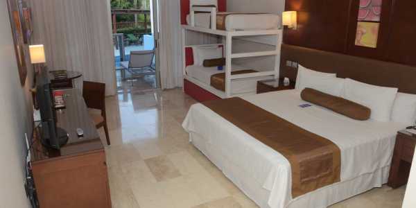 Grand Sunset Princess - Junior Suite Deluxe Swimout with Jacuzzi