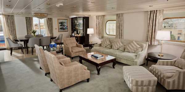 Seven Seas Mariner - Master Suite